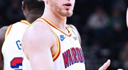 关于爵士队经历人员变动，球队战绩或将有所起色的信息