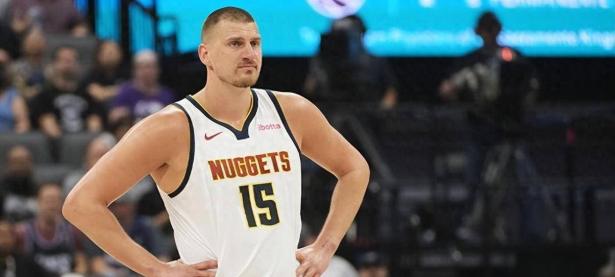 约基奇狂砍鹈鹕分，冲击季后赛迎来新赛季高光！的简单介绍