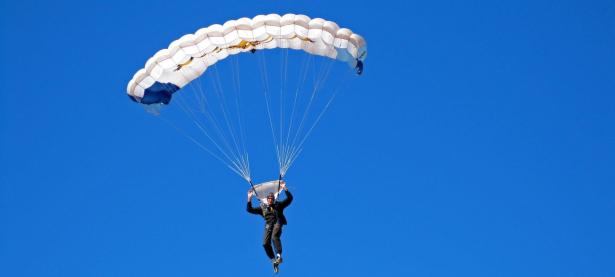 东契奇连续三场比赛得分爆冷，瑞士队不断突破！观众掌声雷动