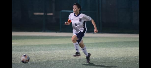 顶尖足球赛事中，女选手完美表现的简单介绍